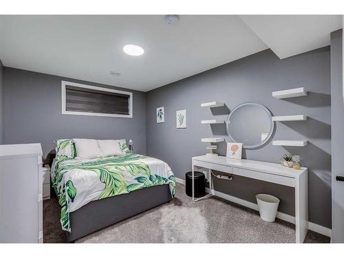 476 Reynolds Avenue Sw, Airdrie, AB - Indoor Photo Showing Bedroom