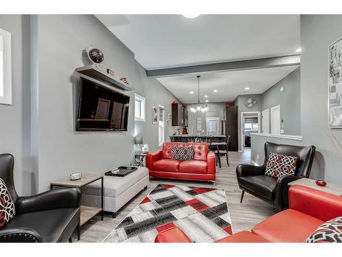 476 Reynolds Avenue Sw, Airdrie, AB - Indoor Photo Showing Living Room