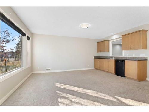 8 Sunset Close, Cochrane, AB - Indoor Photo Showing Kitchen