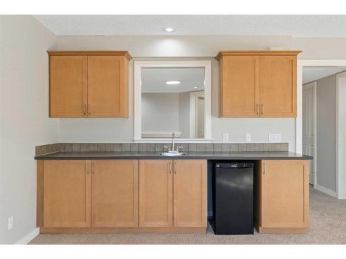 8 Sunset Close, Cochrane, AB - Indoor Photo Showing Kitchen