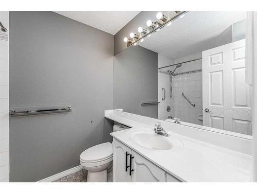 206-200 Lincoln Way Sw, Calgary, AB - Indoor Photo Showing Bathroom