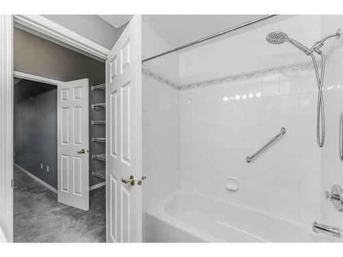 206-200 Lincoln Way Sw, Calgary, AB - Indoor Photo Showing Bathroom