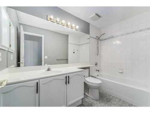 206-200 Lincoln Way Sw, Calgary, AB - Indoor Photo Showing Bathroom