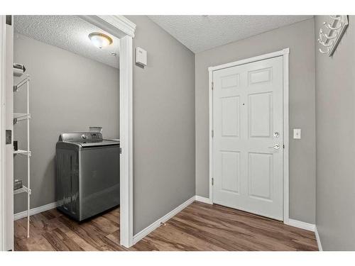 206-200 Lincoln Way Sw, Calgary, AB - Indoor