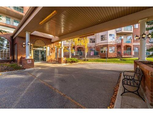 206-200 Lincoln Way Sw, Calgary, AB - Outdoor