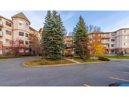 206-200 Lincoln Way Sw, Calgary, AB - Outdoor With Facade