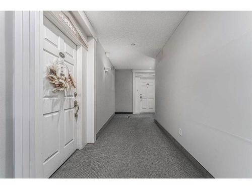 206-200 Lincoln Way Sw, Calgary, AB - Indoor Photo Showing Other Room