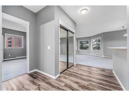 206-200 Lincoln Way Sw, Calgary, AB - Indoor Photo Showing Other Room