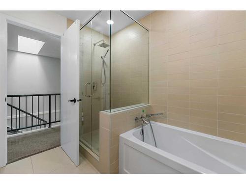 130 24 Avenue Sw, Calgary, AB - Indoor Photo Showing Bathroom