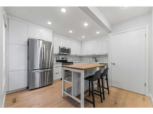 130 24 Avenue Sw, Calgary, AB - Indoor Photo Showing Kitchen With Upgraded Kitchen