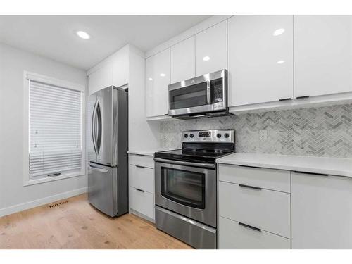 130 24 Avenue Sw, Calgary, AB - Indoor Photo Showing Kitchen With Upgraded Kitchen