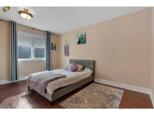 34 Sun Harbour Way Se, Calgary, AB - Indoor Photo Showing Bedroom