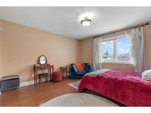 34 Sun Harbour Way Se, Calgary, AB - Indoor Photo Showing Bedroom