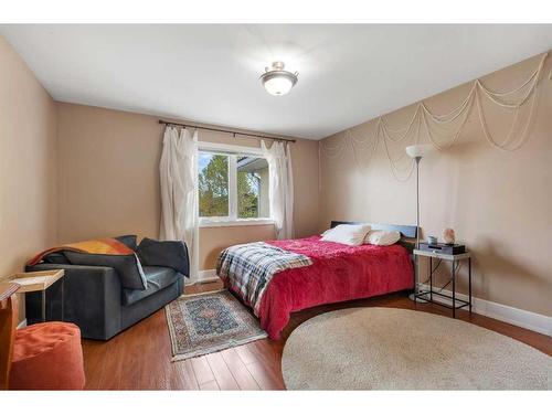 34 Sun Harbour Way Se, Calgary, AB - Indoor Photo Showing Bedroom