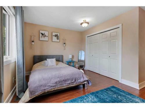 34 Sun Harbour Way Se, Calgary, AB - Indoor Photo Showing Bedroom