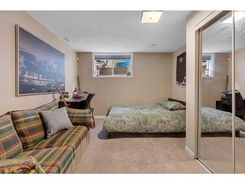 34 Sun Harbour Way Se, Calgary, AB - Indoor Photo Showing Other Room