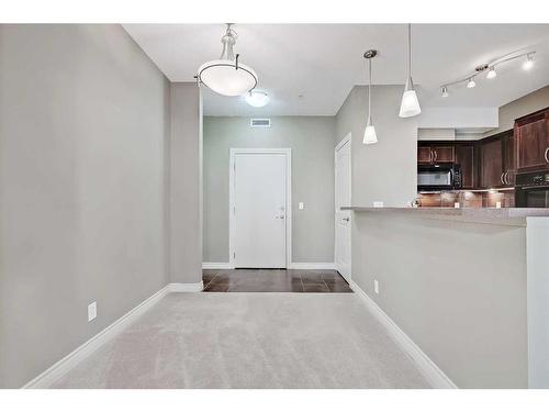 309-30 Royal Oak Plaza Nw, Calgary, AB - Indoor Photo Showing Kitchen