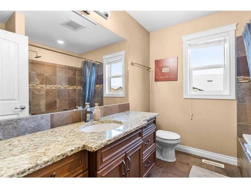 16 Viceroy Crescent, Olds, AB - Indoor Photo Showing Bathroom