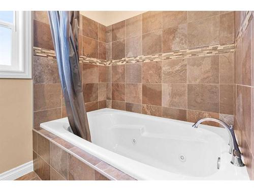 16 Viceroy Crescent, Olds, AB - Indoor Photo Showing Bathroom