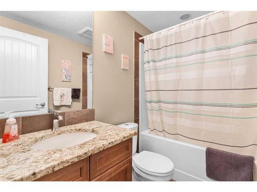 16 Viceroy Crescent, Olds, AB - Indoor Photo Showing Bathroom