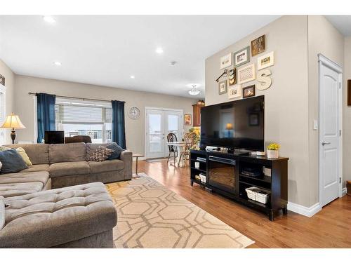 16 Viceroy Crescent, Olds, AB - Indoor Photo Showing Living Room