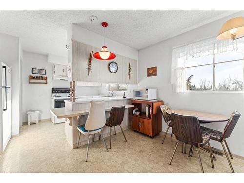 2035 33 Street Se, Calgary, AB - Indoor Photo Showing Dining Room