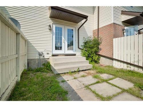 62-32 Whitnel Court Ne, Calgary, AB - Outdoor