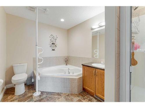 117 Springmere Grove, Chestermere, AB - Indoor Photo Showing Bathroom