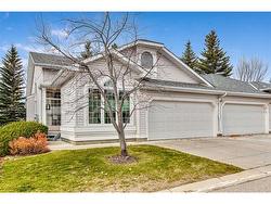 33 Douglasview Park SE Calgary, AB T2Z 2R9