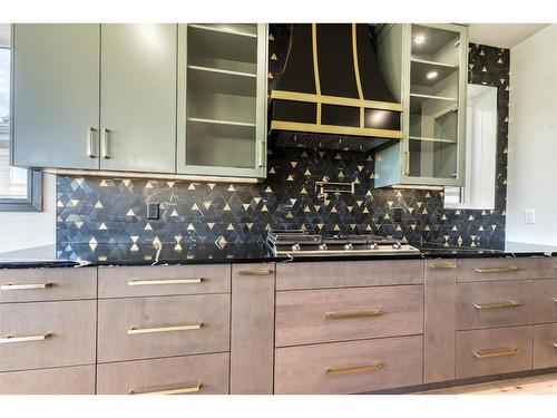 494 Rochester Terrace Nw, Calgary, AB - Indoor Photo Showing Kitchen