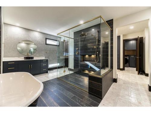 494 Rochester Terrace Nw, Calgary, AB - Indoor Photo Showing Bathroom