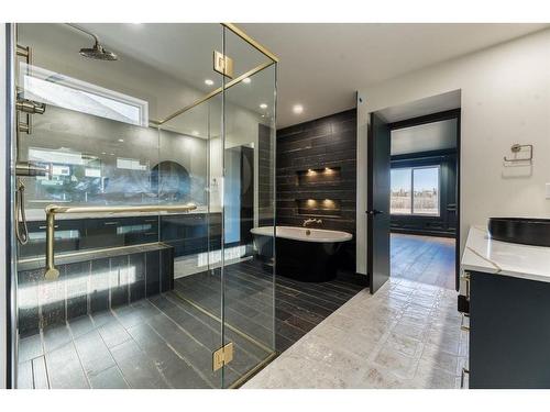 494 Rochester Terrace Nw, Calgary, AB - Indoor Photo Showing Bathroom