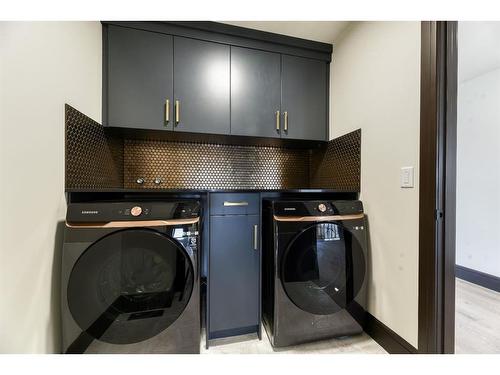 494 Rochester Terrace Nw, Calgary, AB - Indoor Photo Showing Laundry Room