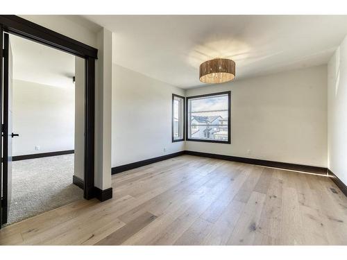 494 Rochester Terrace Nw, Calgary, AB - Indoor Photo Showing Laundry Room