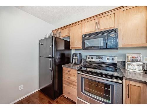 316 Panora Close Nw, Calgary, AB - Indoor Photo Showing Kitchen