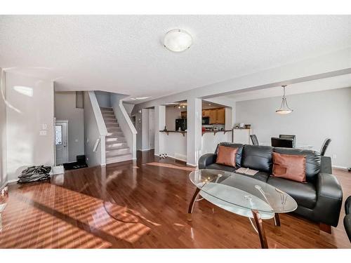 316 Panora Close Nw, Calgary, AB - Indoor Photo Showing Living Room