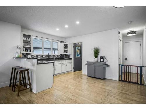 636 West Chestermere Drive, Chestermere, AB - Indoor Photo Showing Kitchen