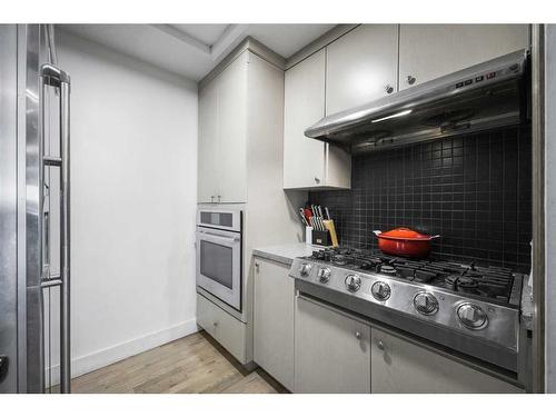 636 West Chestermere Drive, Chestermere, AB - Indoor Photo Showing Kitchen