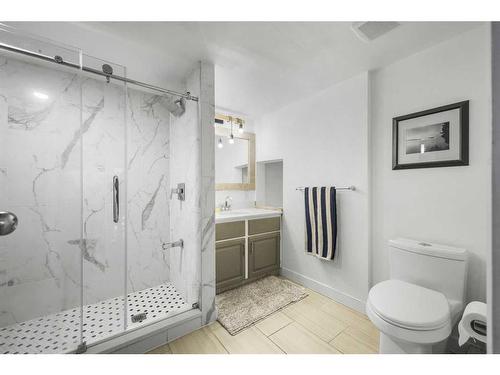 636 West Chestermere Drive, Chestermere, AB - Indoor Photo Showing Bathroom