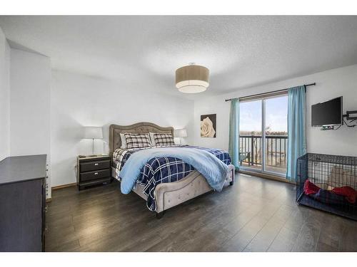 636 West Chestermere Drive, Chestermere, AB - Indoor Photo Showing Bedroom