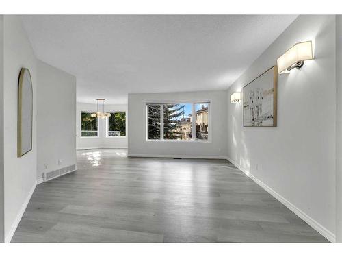 319 Sierra Nevada Place Sw, Calgary, AB - Indoor Photo Showing Living Room