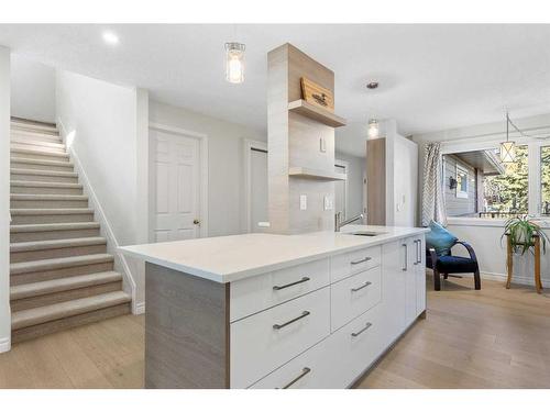 84 Woodmeadow Close Sw, Calgary, AB - Indoor Photo Showing Kitchen