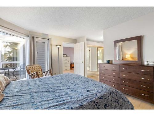 84 Woodmeadow Close Sw, Calgary, AB - Indoor Photo Showing Bedroom