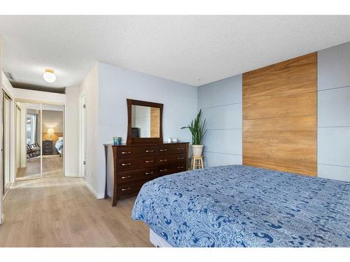 84 Woodmeadow Close Sw, Calgary, AB - Indoor Photo Showing Bedroom