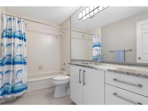 84 Woodmeadow Close Sw, Calgary, AB - Indoor Photo Showing Bathroom