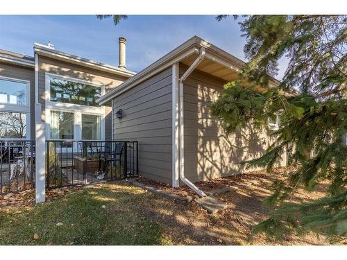 84 Woodmeadow Close Sw, Calgary, AB - Outdoor