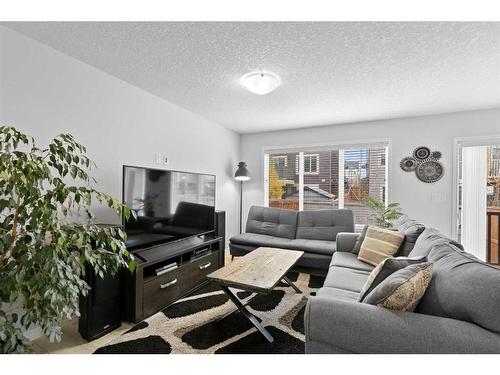 345 Hillcrest Square Sw, Airdrie, AB - Indoor Photo Showing Living Room