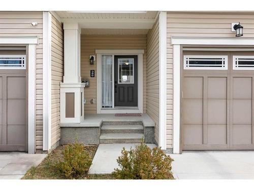 345 Hillcrest Square Sw, Airdrie, AB - Outdoor