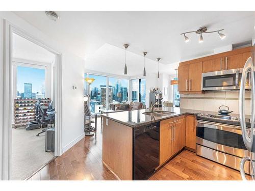 1800-817 15 Avenue Sw, Calgary, AB - Indoor Photo Showing Kitchen With Stainless Steel Kitchen With Double Sink