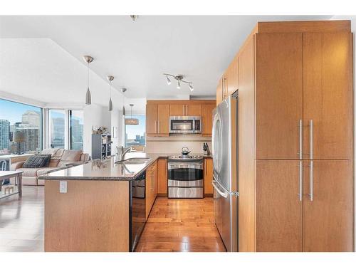 1800-817 15 Avenue Sw, Calgary, AB - Indoor Photo Showing Kitchen With Stainless Steel Kitchen With Upgraded Kitchen